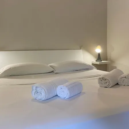 Quirino Aparthotel 3*